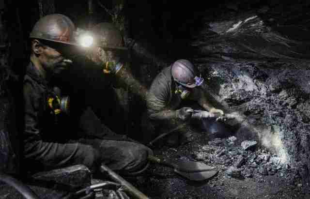 На Дніпропетровщині після відключення електроенергії на шахтах проводиться евакуація гірників