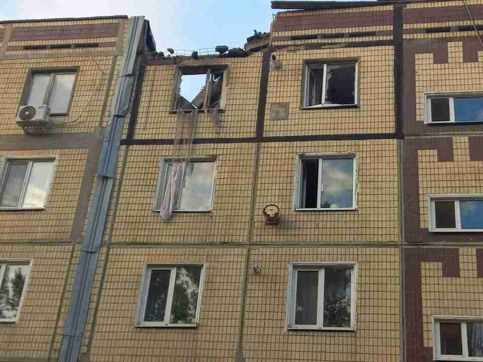 На Дніпропетровщині росіяни вдарили по навчальних закладах і житлових будинках
