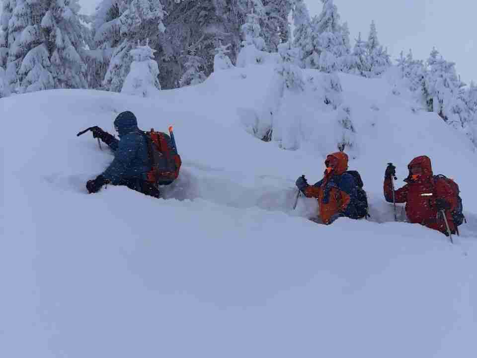 На гірськолижному курорті «Драгобрат» рятувальники знайшли заблукалих лижників зі Львова