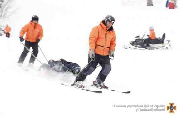 На горі Високий Верх травмувався 11-річний лижник зі Львова (фото)