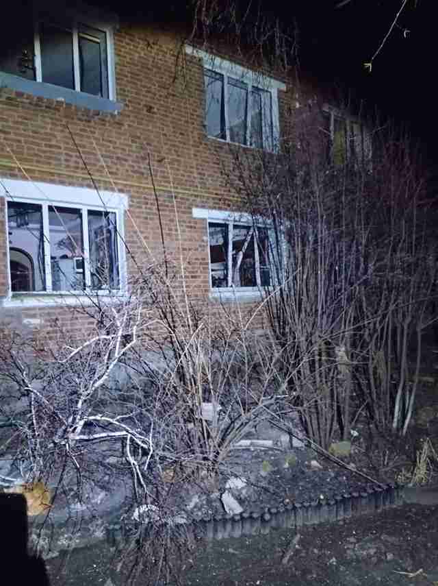 На Харківщині, під час авіаудару снаряд влучив у житловий будинок (фото)