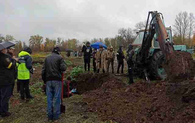 На Харківщині розпочалася ексгумація масового поховання військових