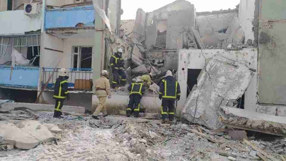 На Харківщині рятувальники дістали з-під завалів тіла п'ятьох людей