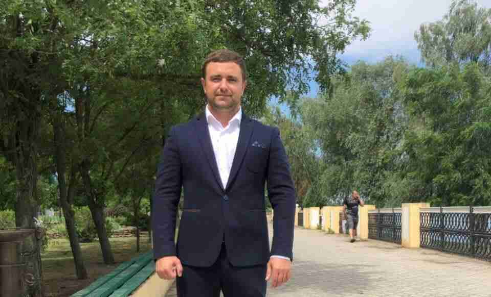 На Херсонщині депутат- зрадник зустрівся з окупантами  та обговорив крадіжку українського зерна