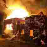 На Хмельниччині горіла дерев’яна церква (фото, відео)