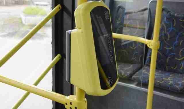 На кількох автобусних маршрутах у Львові запрацює безготівкова оплата проїзду