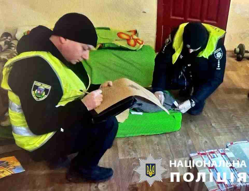 На Київщині чоловік побив, зґвалтував свою дружину та погрожував поліцейським гранатою (ФОТО)