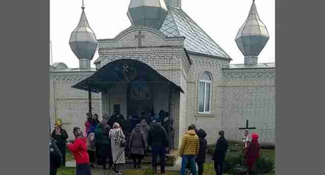 На Київщині під час боротьби за храм УПЦ МП помер чоловік (ВІДЕО)