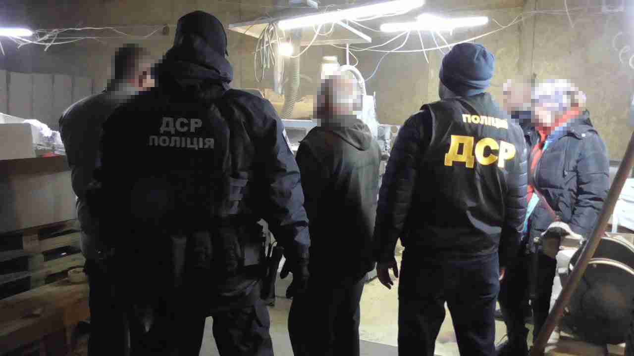 На Київщині викрили підпільну тютюнову фабрику (ФОТО,ВІДЕО)