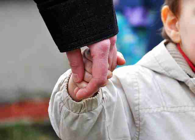 На Київщині засудили підприємця, який викрав у батьків маленьку дівчинку, відвіз її у поле та зґвалтував