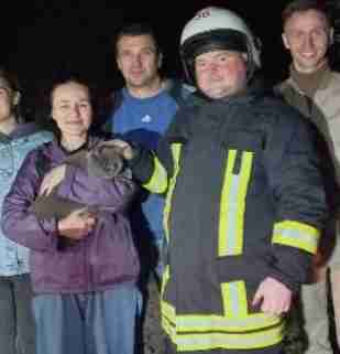 На Київщині жінка потрапила у «пастку» намагаючись врятувати кота (ФОТО)
