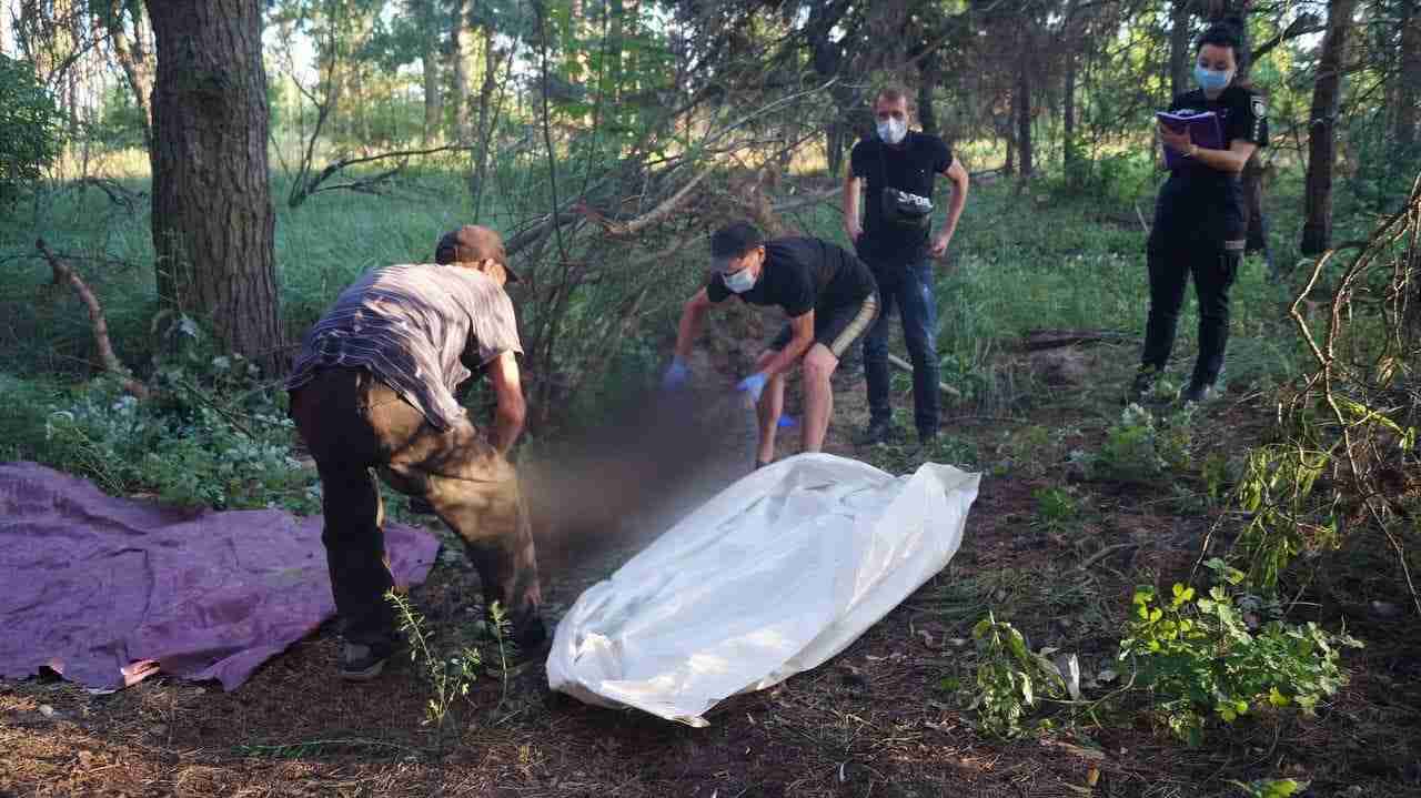 На Київщині знайдено закатованого чоловіка з тросом на руках і шиї (ФОТО)
