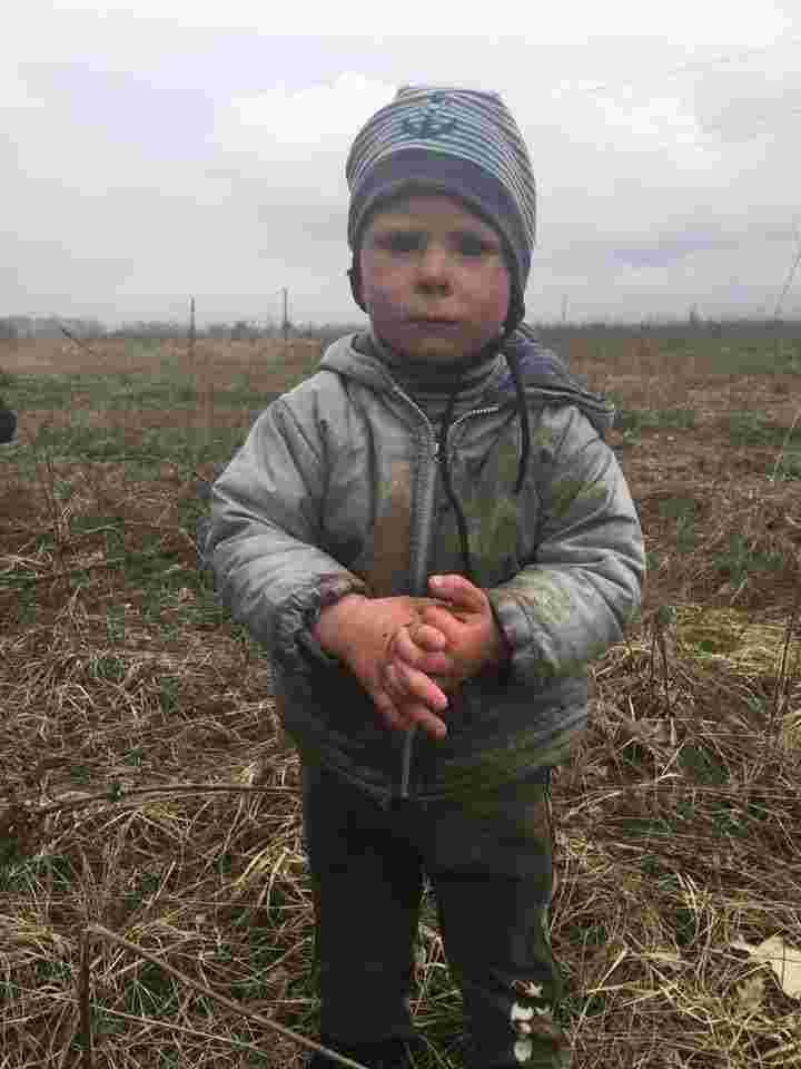 На Київщині розшукали зниклого 2-річного хлопчика у лісі