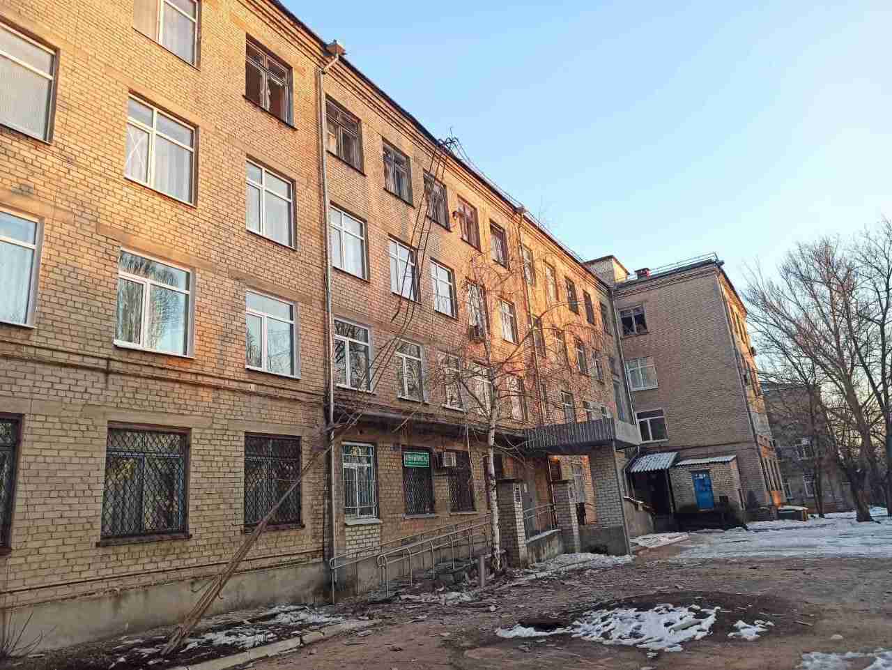 На Луганщині росіяни обстріляли інтернат для дітей з вадами зору