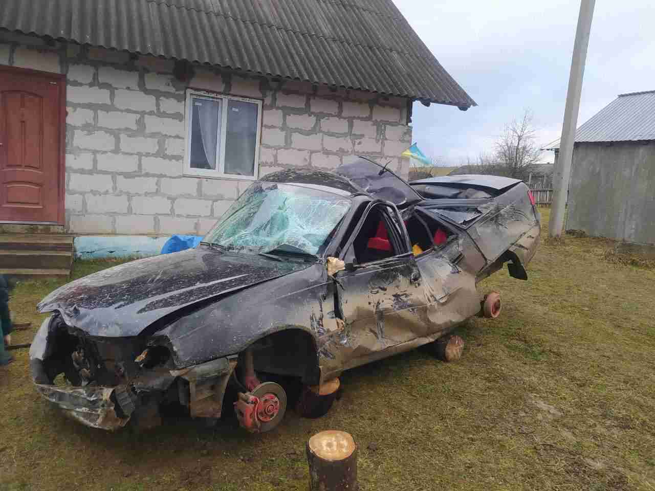 На Львівщині 18-річний водій з’їхав у кювет, є постраждалі (ФОТО)