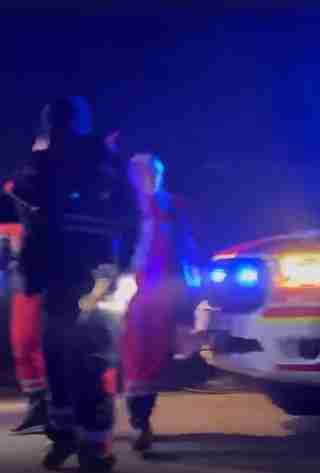 На Львівщині авто злетіло в кювет: жінку намагаються визволити рятувальники (ВІДЕО, ФОТО)