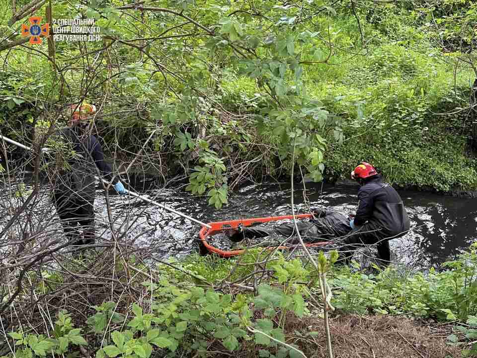На Львівщині у річці знайшли мертвого чоловіка (ФОТО)
