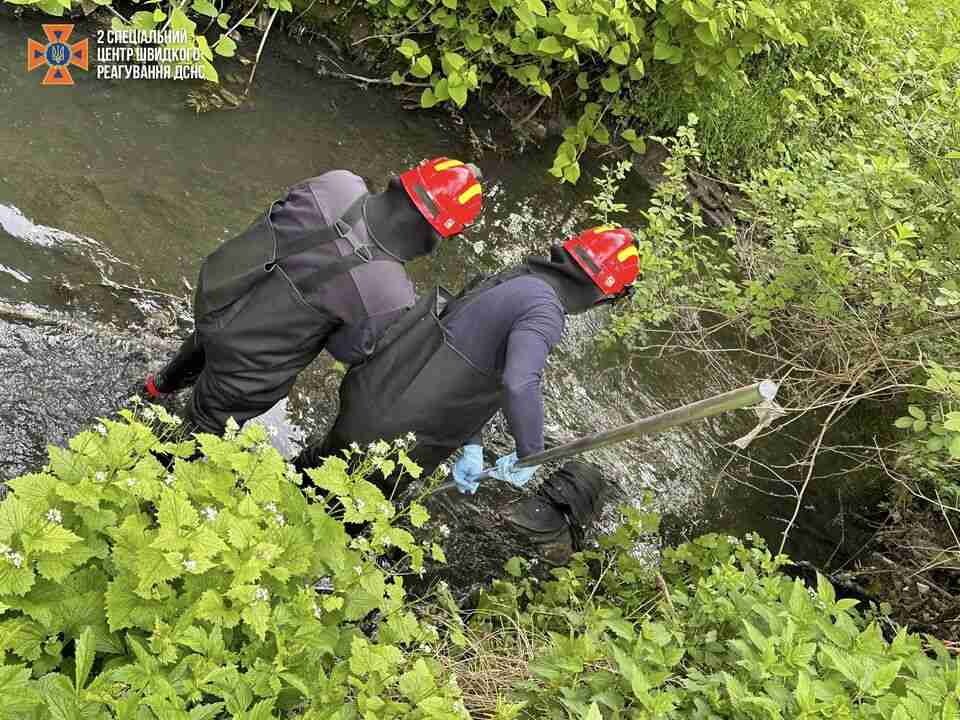 На Львівщині у річці знайшли мертвого чоловіка (ФОТО)