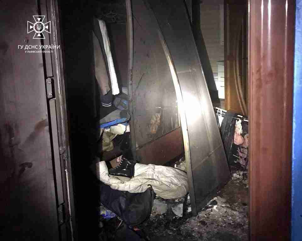 На Львівщині через акумулятор загорілася квартира в багатоповерхівці (ФОТО)