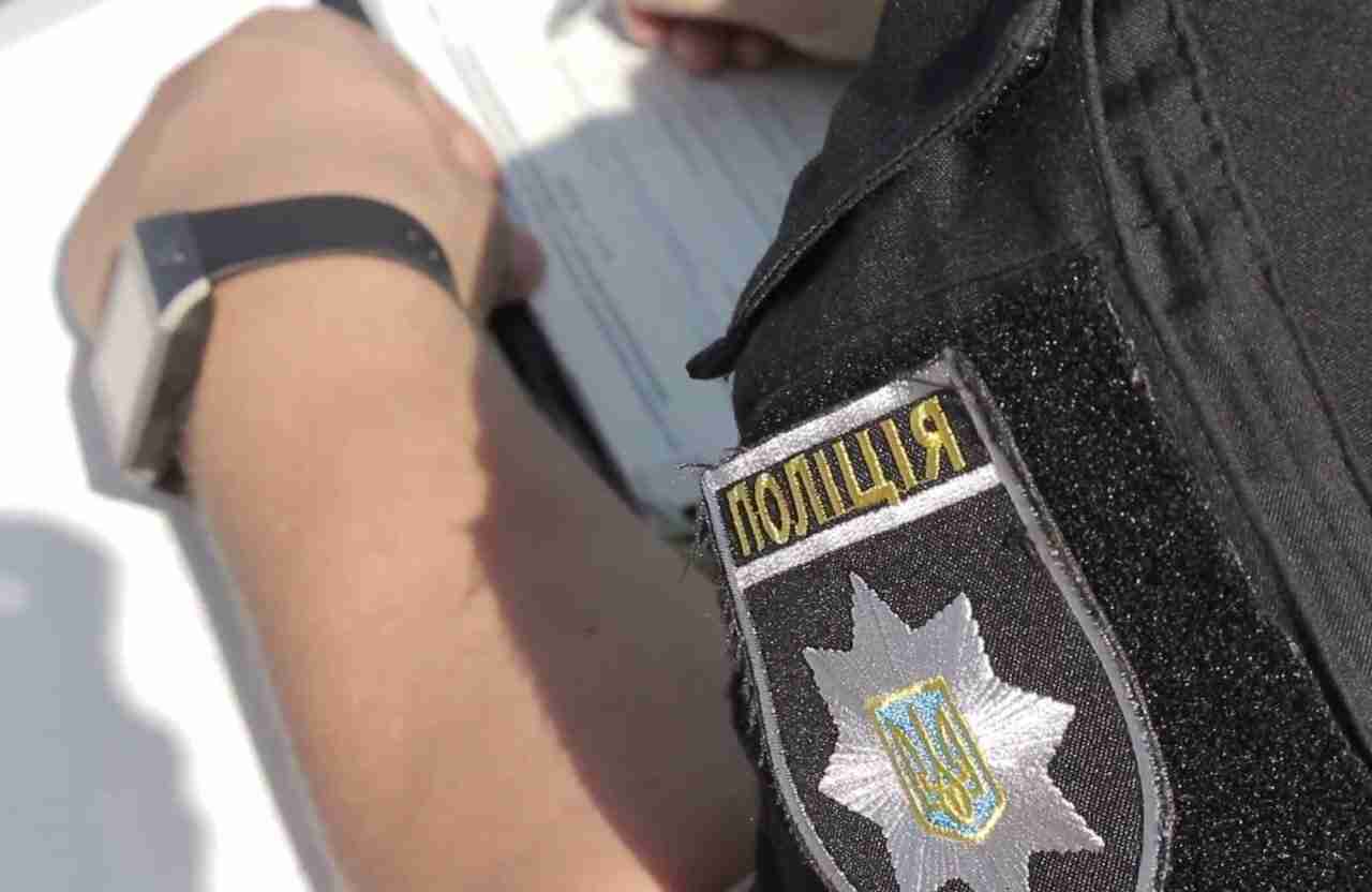 На Львівщині чоловік у відділенні поліції побив поліцейського