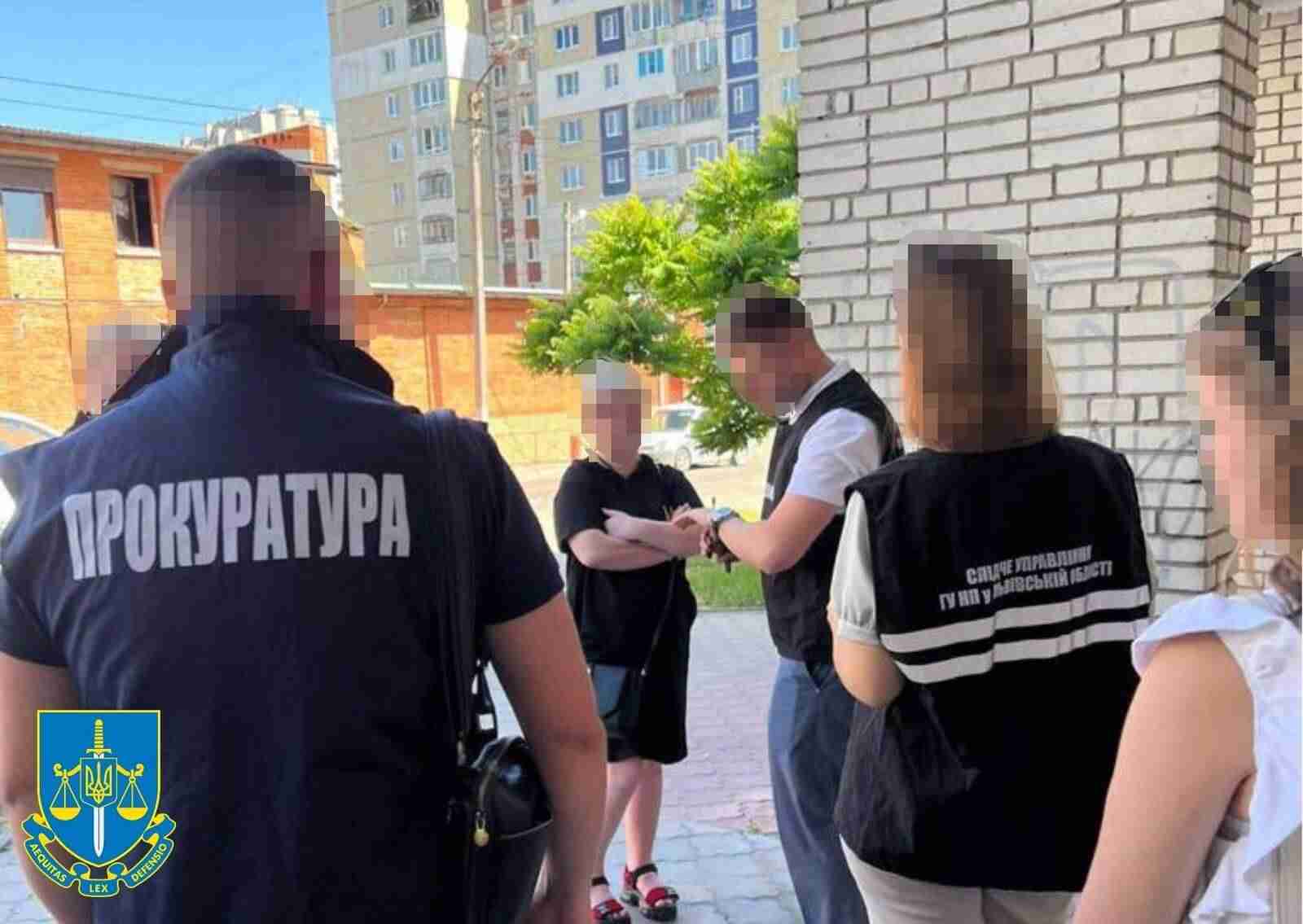На Львівщині чоловіки валютою платили громадянці РФ, щоб уникнути мобілізації (ФОТО)