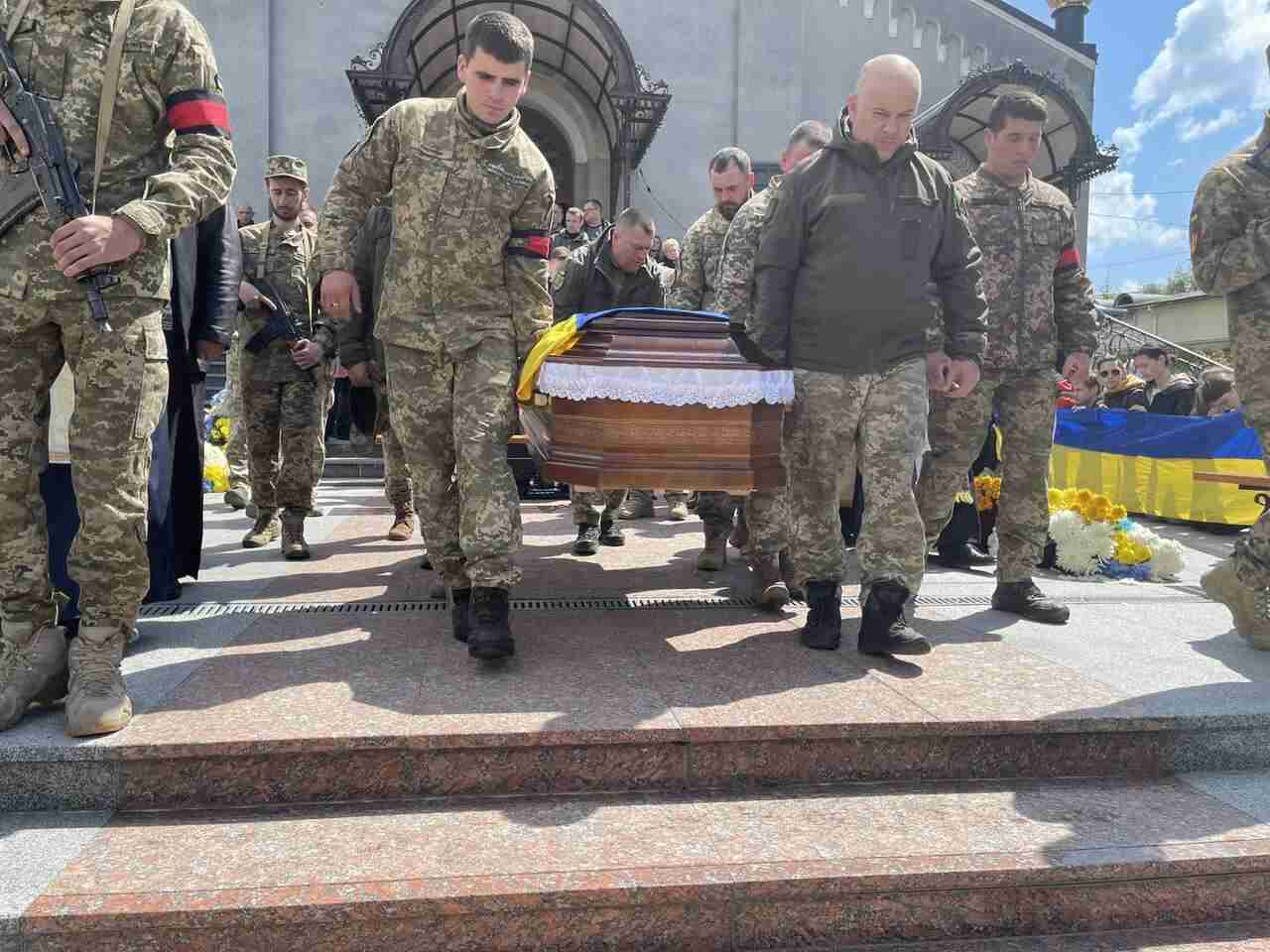 На Львівщині громада попрощалася з двома Захисниками: що відомо про загиблих (ФОТО)