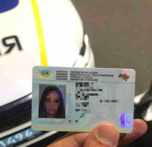 На Львівщині громадяни повідомили в поліцію про п’яну водійку, яка ганяла містом (ФОТО)