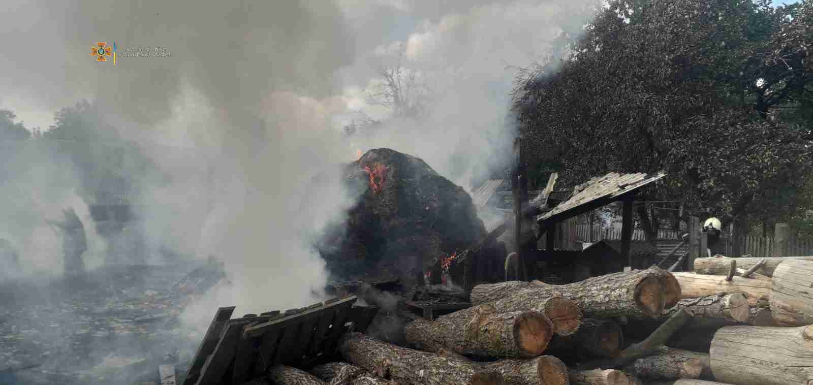 На Львівщині кілька годин гасили масштабну пожежу (ФОТО)