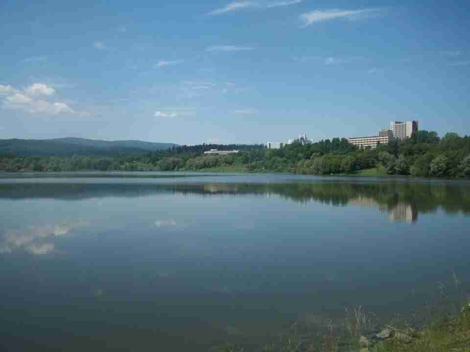На Львівщині людям, які будуть купатися в питному озері, вручатимуть повістку