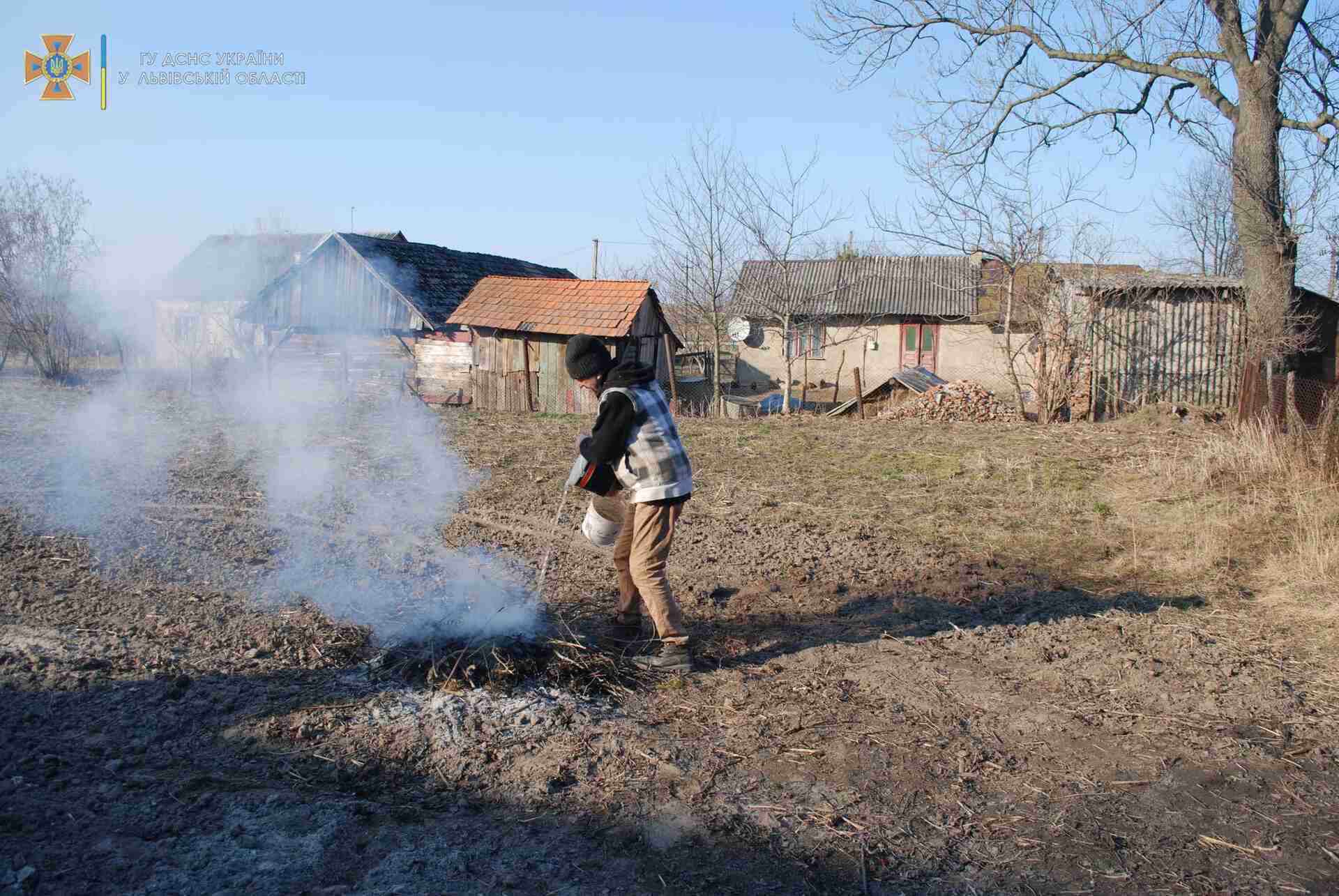 На Львівщині на «гарячому» викрито 21 палія сухостою