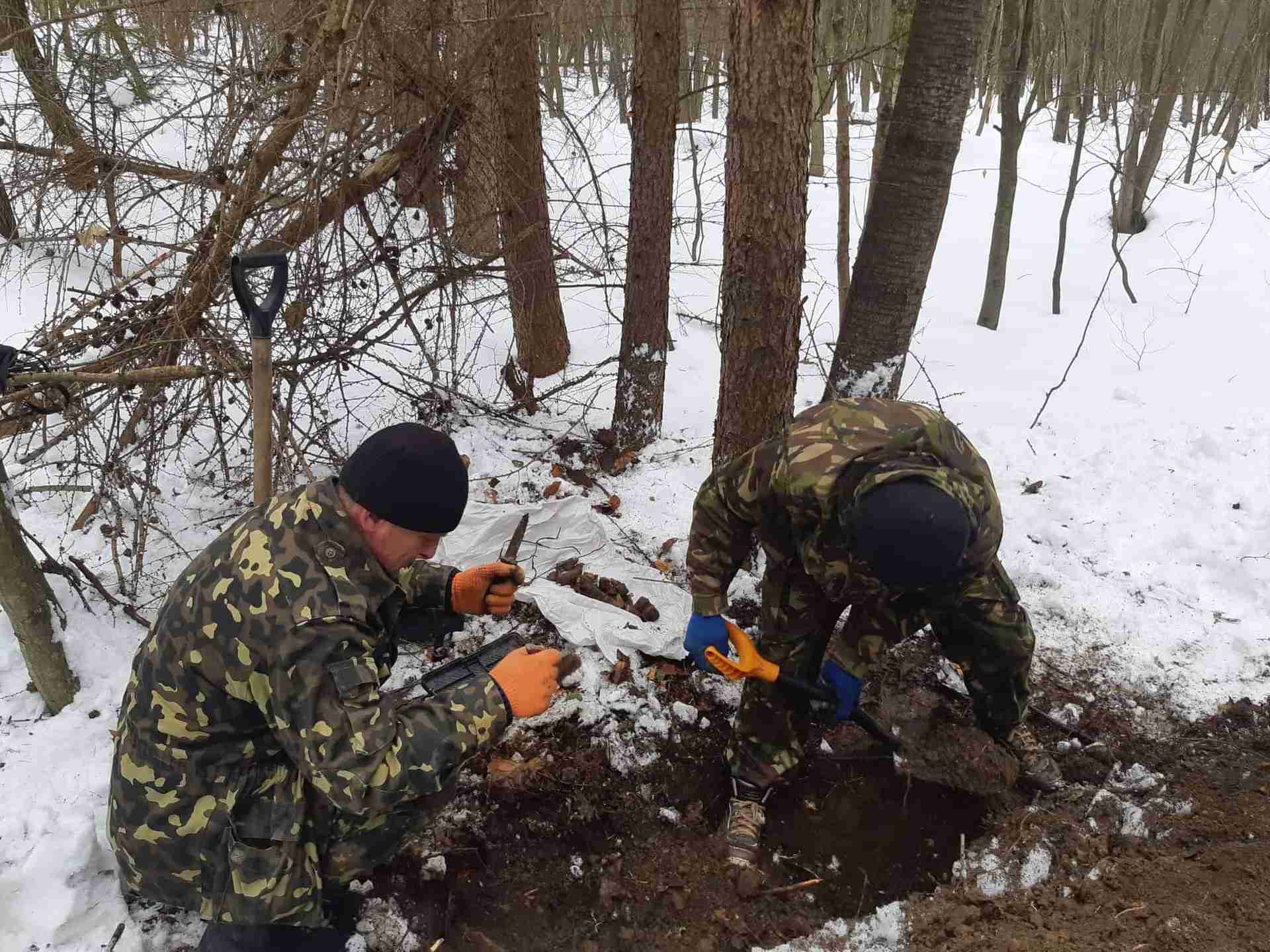 На Львівщині на місці падіння збитого у 1941 році літака знайдені останки льотчика (ФОТО)
