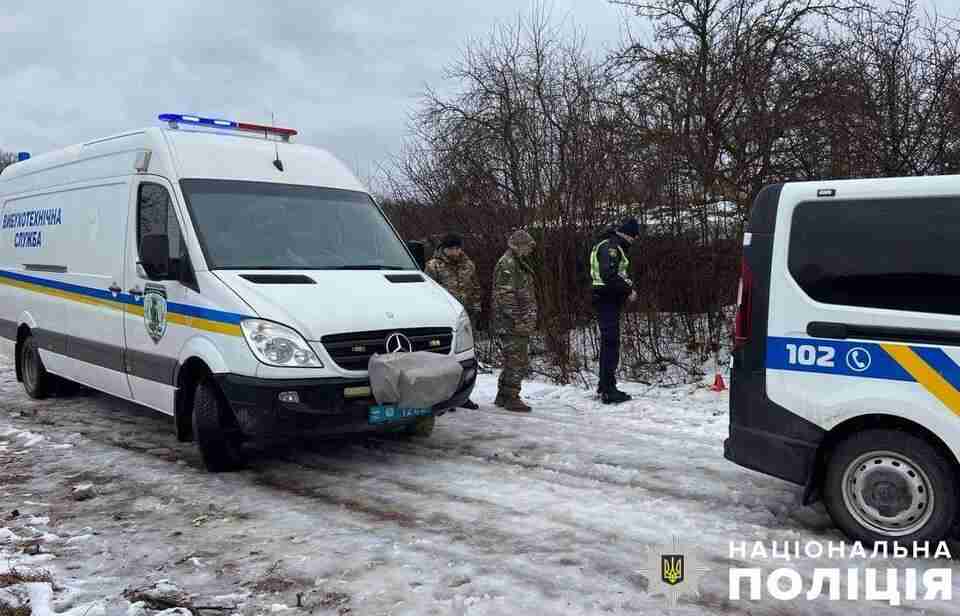 На Львівщині неподалік кладовища вибухнула граната: є постраждалі (ФОТО)