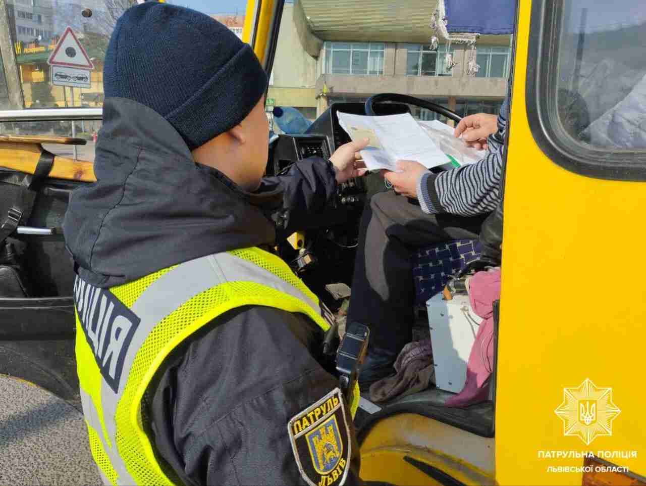 На Львівщині під час відпрацювання пасажирських перевізників, поліція виявила сотні порушень законодавства (ПЕРЕЛІК, ФОТО)