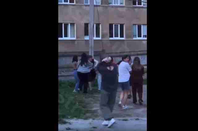На Львівщині підлітки жорстоко побили дівчину (ВІДЕО 18 +)