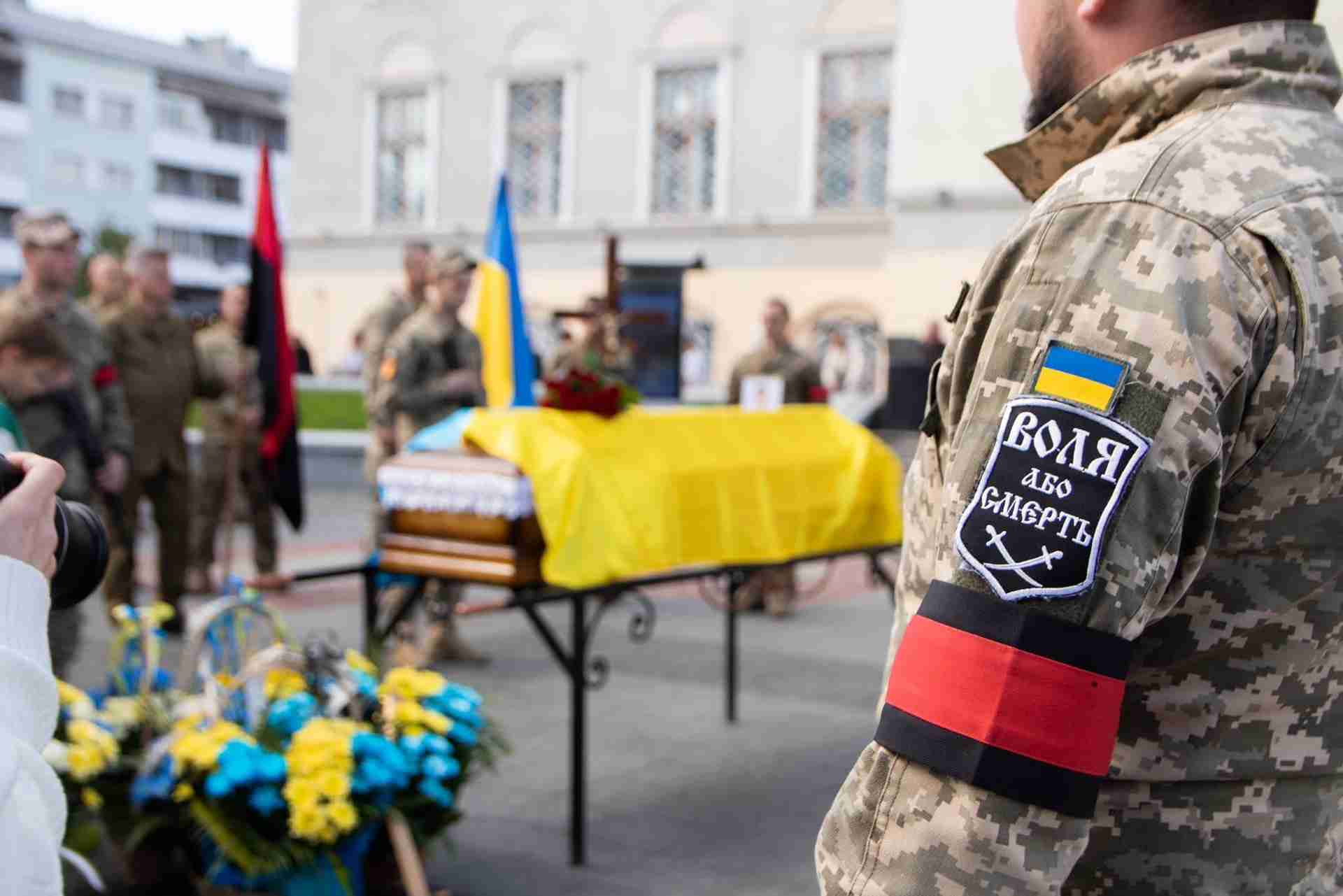 На Львівщині попрощалися із двома загиблими молодими Героями з однієї громади (ФОТО)