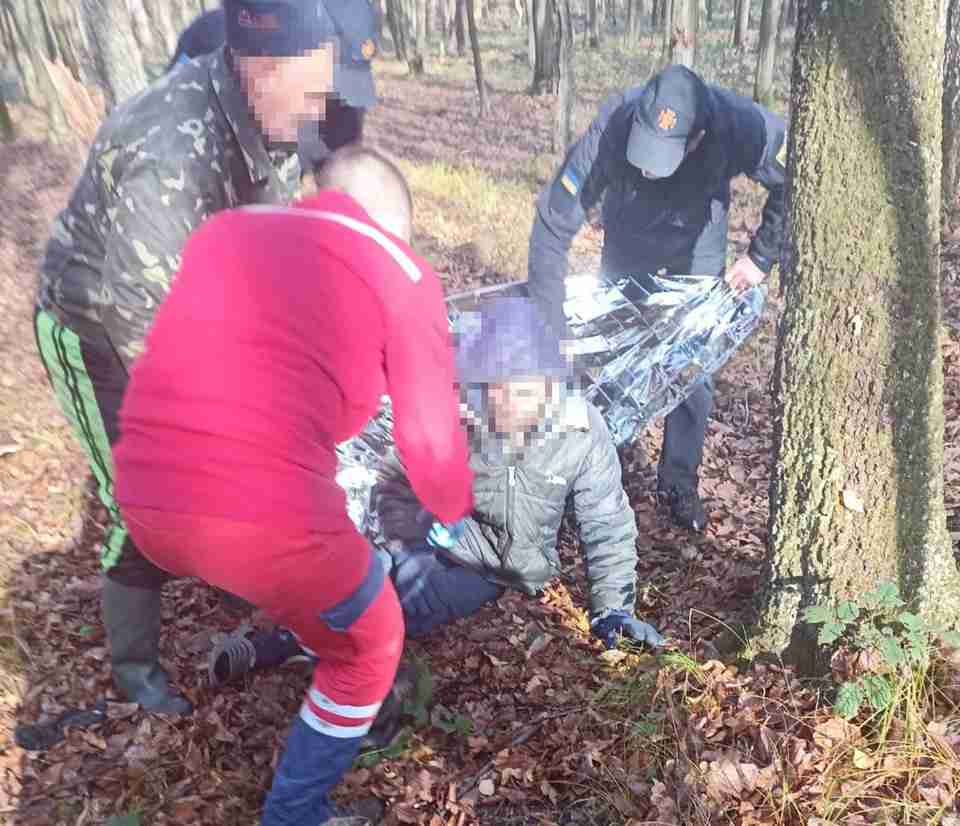 На Львівщині розшукали чоловіка, який три дні блукав у лісі (ФОТО)