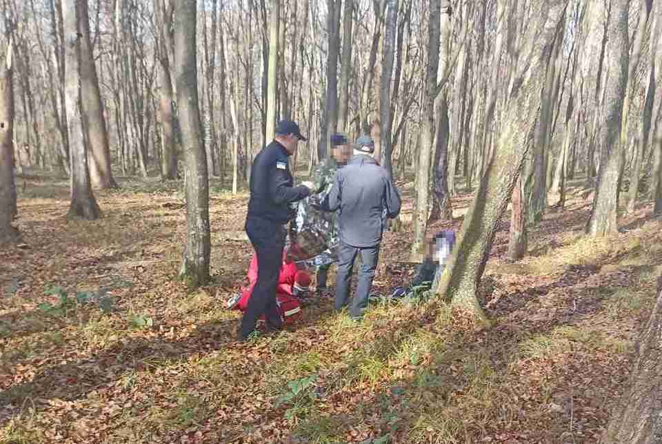 На Львівщині розшукали чоловіка, який три дні блукав у лісі (ФОТО)