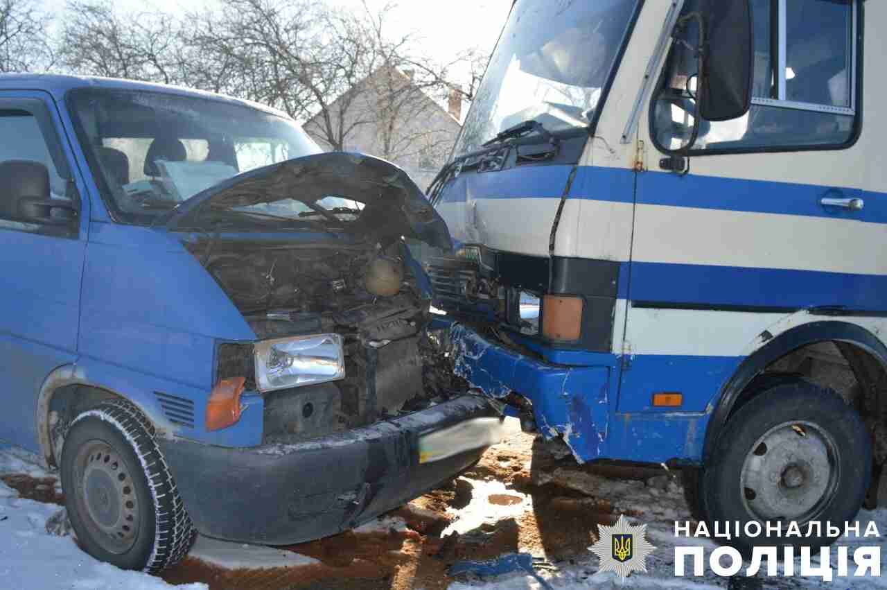 На Львівщині сталася ДТП з травмованими за участі маршрутки та мікроавтобуса (ФОТО)