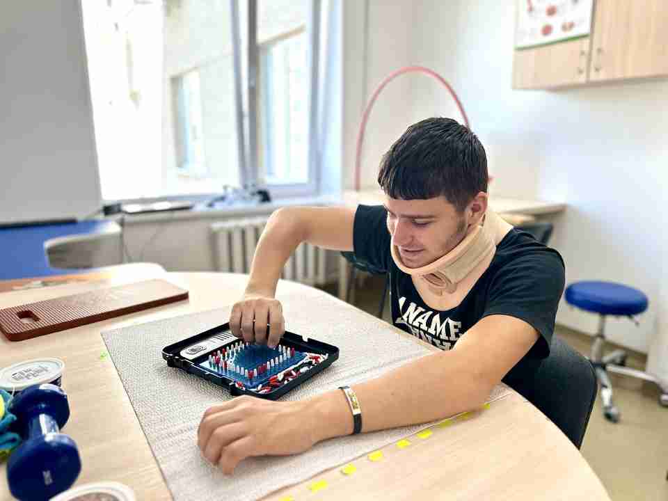 На Львівщині студент пірнув у озеро та зламав шию