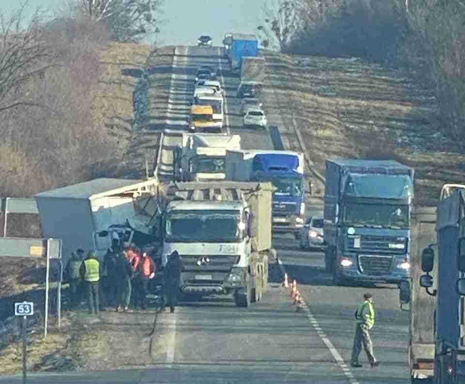 На Львівщині у ДТП потрапила вантажівка
