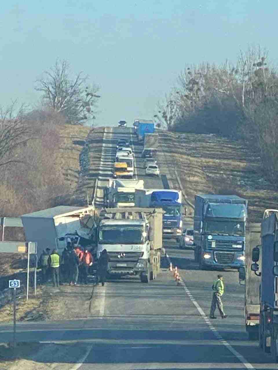 На Львівщині у ДТП потрапила вантажівка