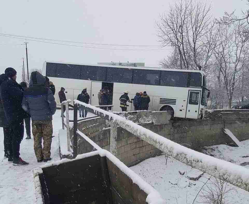 На Львівщині у ДТП потрапив пасажирський автобус