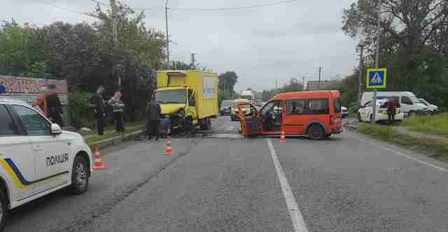 На Львівщині у ДТП важко постраждала водійка авто (ФОТО)
