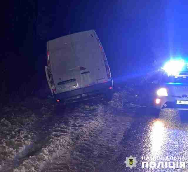 На Львівщині відбулося зіткнення двох автомобілів, є постраждалий (ФОТО)