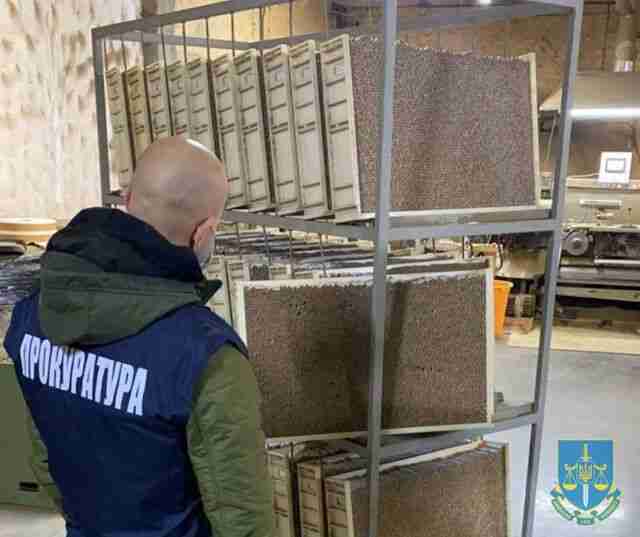 На Львівщині викрили підпільну тютюнову фабрику, продукцію якої передадуть бійцям ЗСУ (ФОТО)