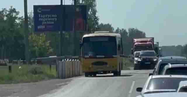 На Львівщині водій автобуса грубо порушив ПДР (ВІДЕО)