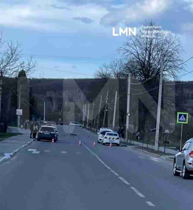 На Львівщині автомобіль збив двох дітей: одна з дівчаток не вижила (ФОТО)