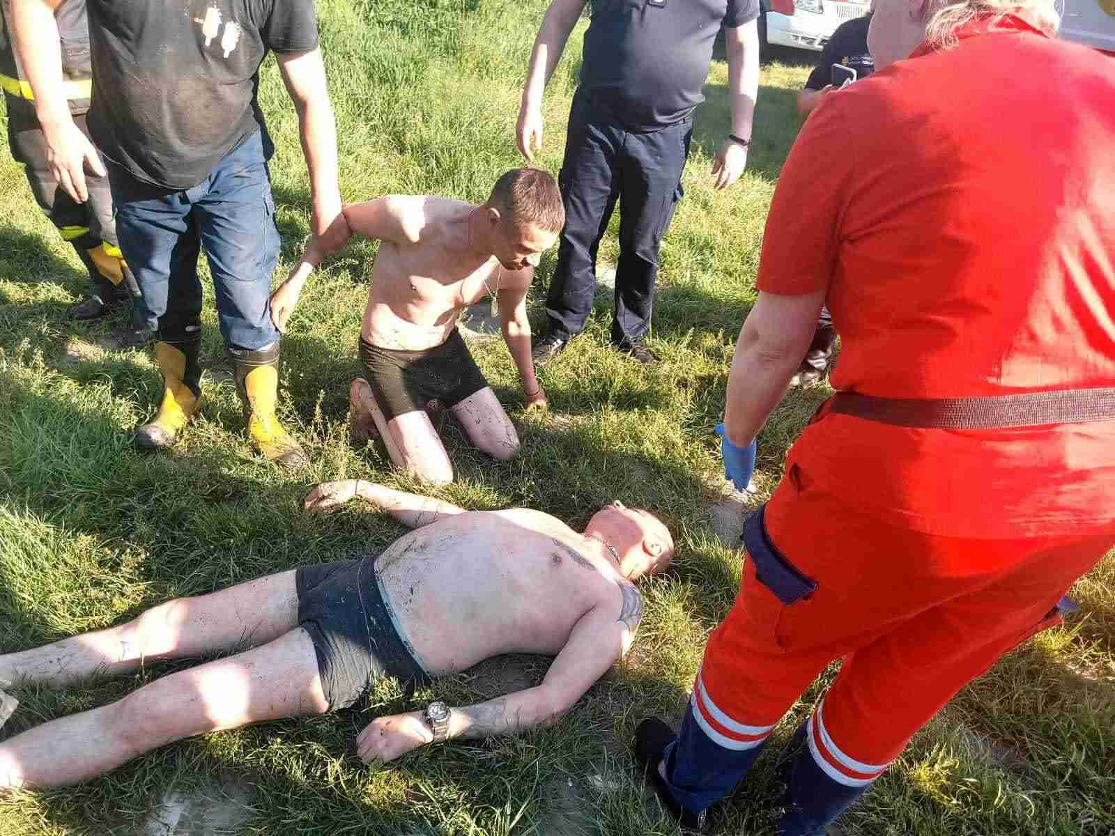 На Львівщині врятували життя чоловіку, який пішов купатися і ледь не потонув (ФОТО)
