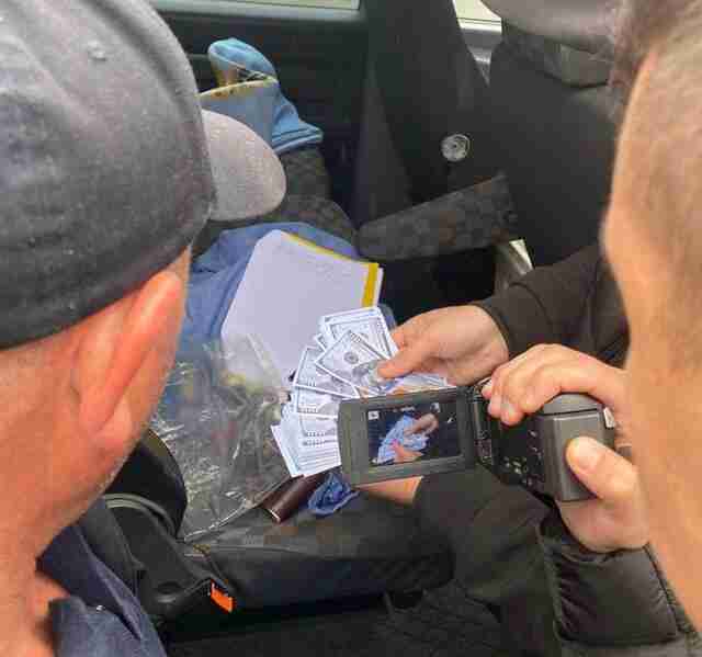 На Львівщині затримали чоловіка, який за 10 тисяч доларів пообіцяв перевести через кордон «ухилянта» (ФОТО)