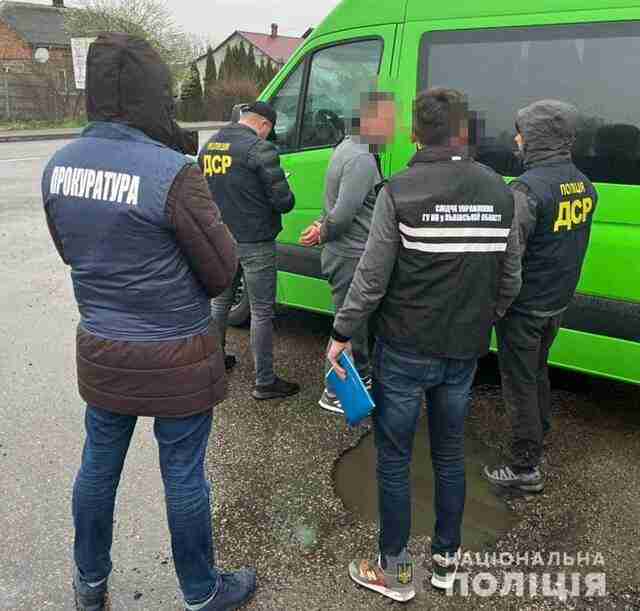 На Львівщині затримано ділків, які переправляли чоловіків за кордон